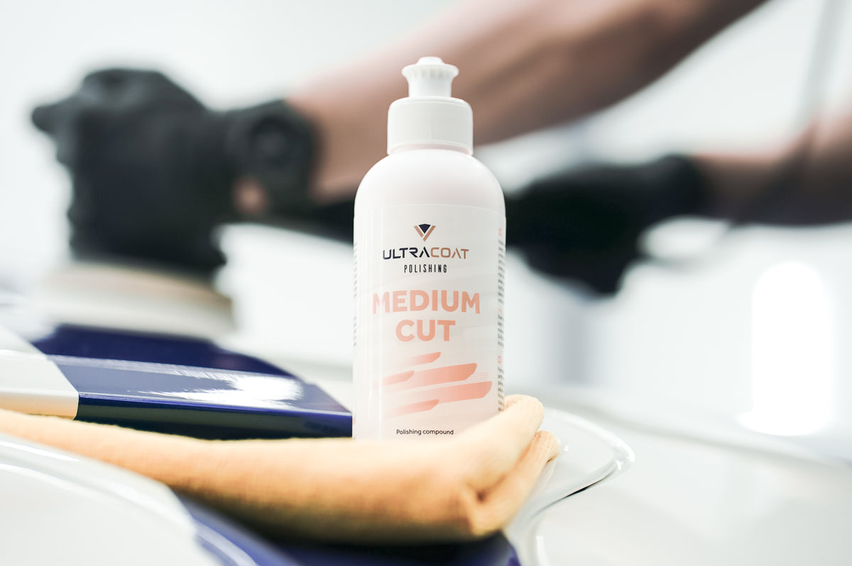 ULTRACOAT Medium Cut polishing compound with a polishing pad