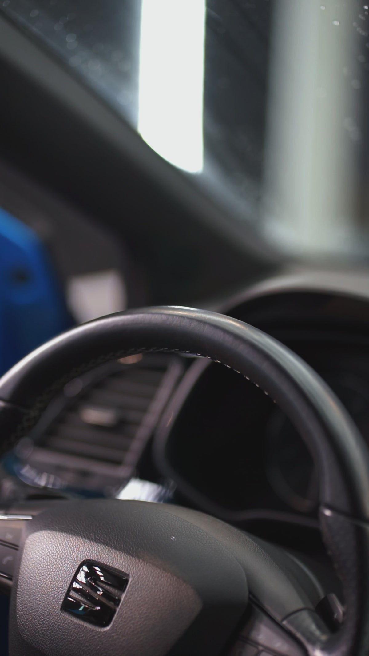 Load video: ULTRACOAT Leather Cleaner – cleaner for natural and synthetic leather upholstery